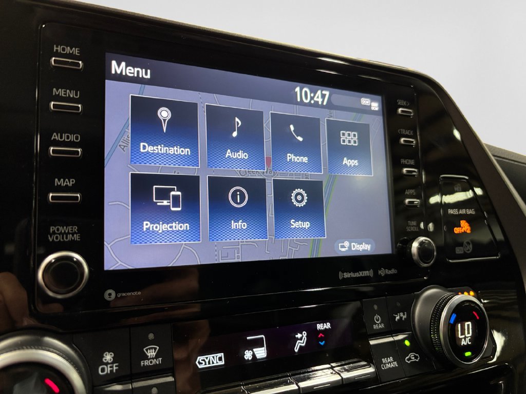 Used 2021 Toyota Highlander XLE AWD/4WD image 24