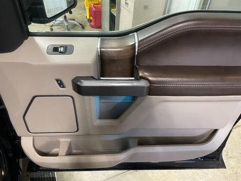 Used 2019 Ford F150 Limited image 24