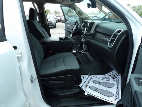 Used 2019 RAM 1500 Big Horn AWD/4WD image 15