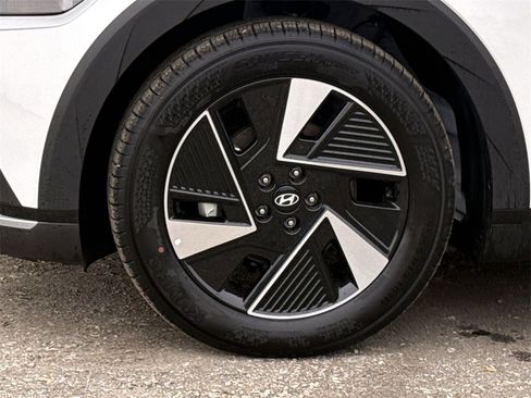 New 2025 Hyundai Ioniq 5 SE image 12