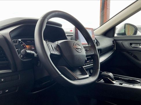 Certified 2025 Nissan Rogue SV image 6