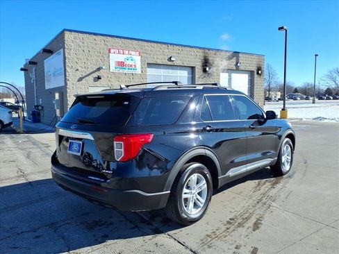 Used 2022 Ford Explorer XLT image 2