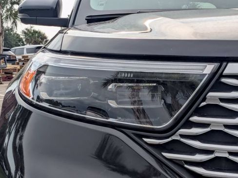 Used 2020 Ford Explorer Platinum w/ Premium Technology Package AWD/4WD image 12