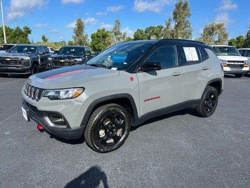 Used 2023 Jeep Compass Trailhawk AWD/4WD image 3