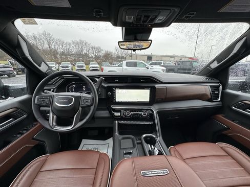 Used 2025 GMC Sierra 3500 Denali Ultimate image 14