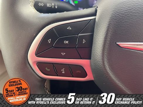 Used 2023 Chrysler Pacifica Touring-L FWD image 26
