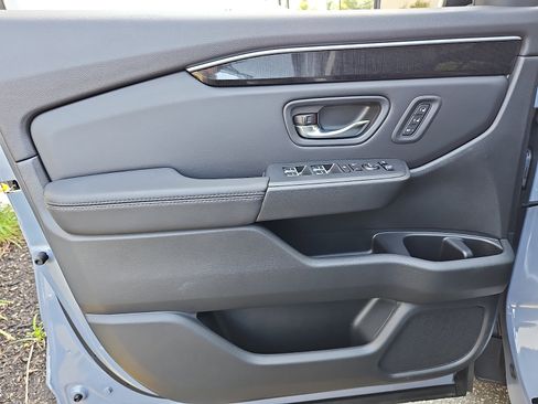 Used 2024 Honda Pilot Elite image 3