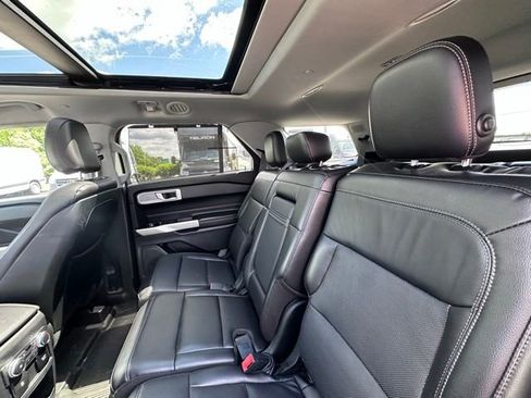 Used 2020 Ford Explorer Limited w/ Hybrid Equipment Group 310A AWD/4WD image 18