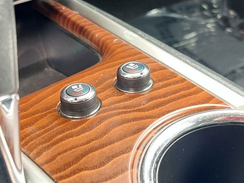 Used 2020 Nissan Pathfinder Platinum image 20