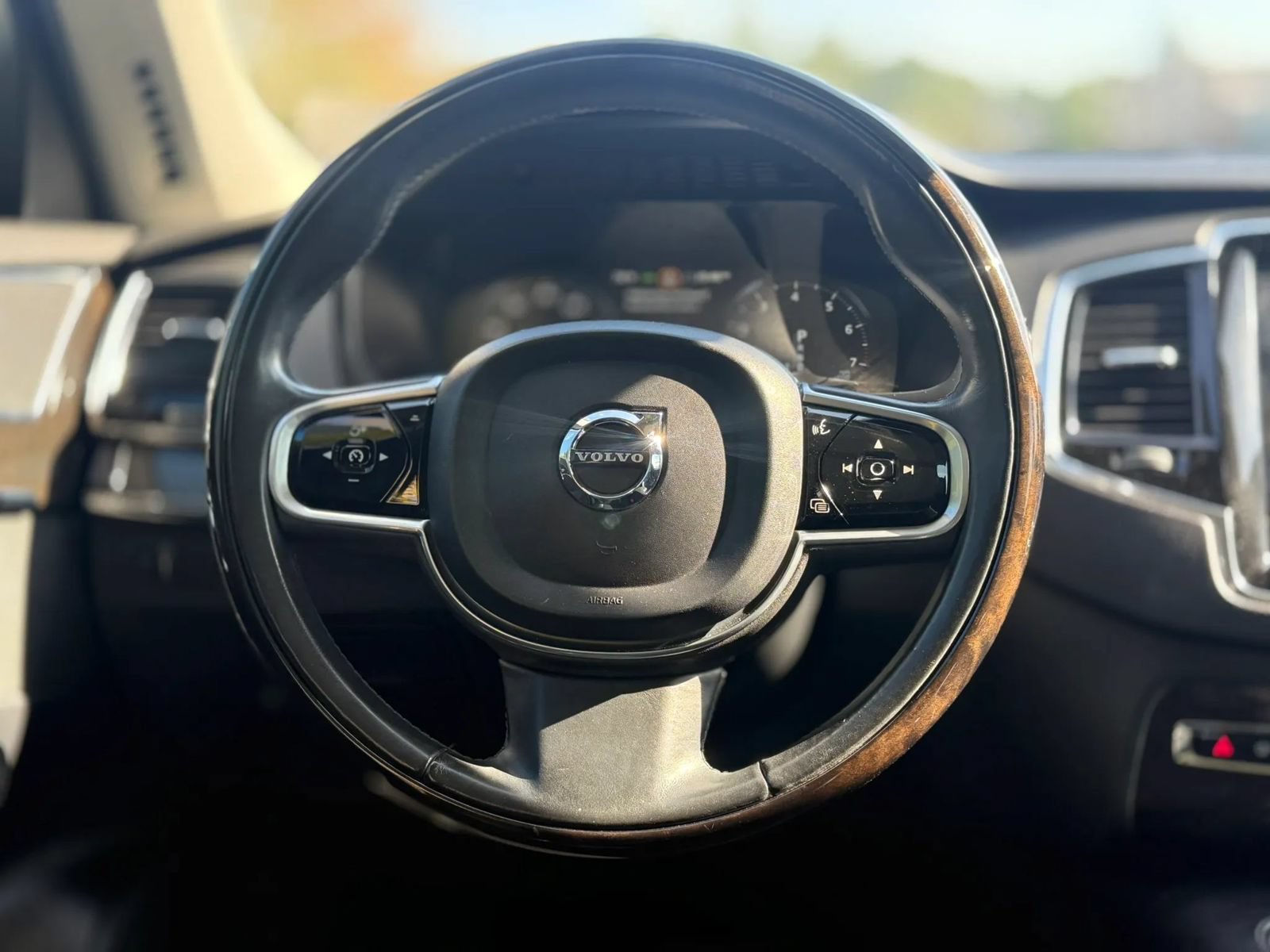 Used 2018 Volvo XC90 T6 Momentum w/ Momentum Plus Package AWD/4WD image 16