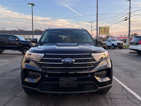 Used 2023 Ford Explorer XLT AWD/4WD image 5