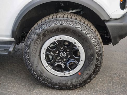 New 2026 Ford Bronco Outer Banks w/ Sasquatch Package image 9