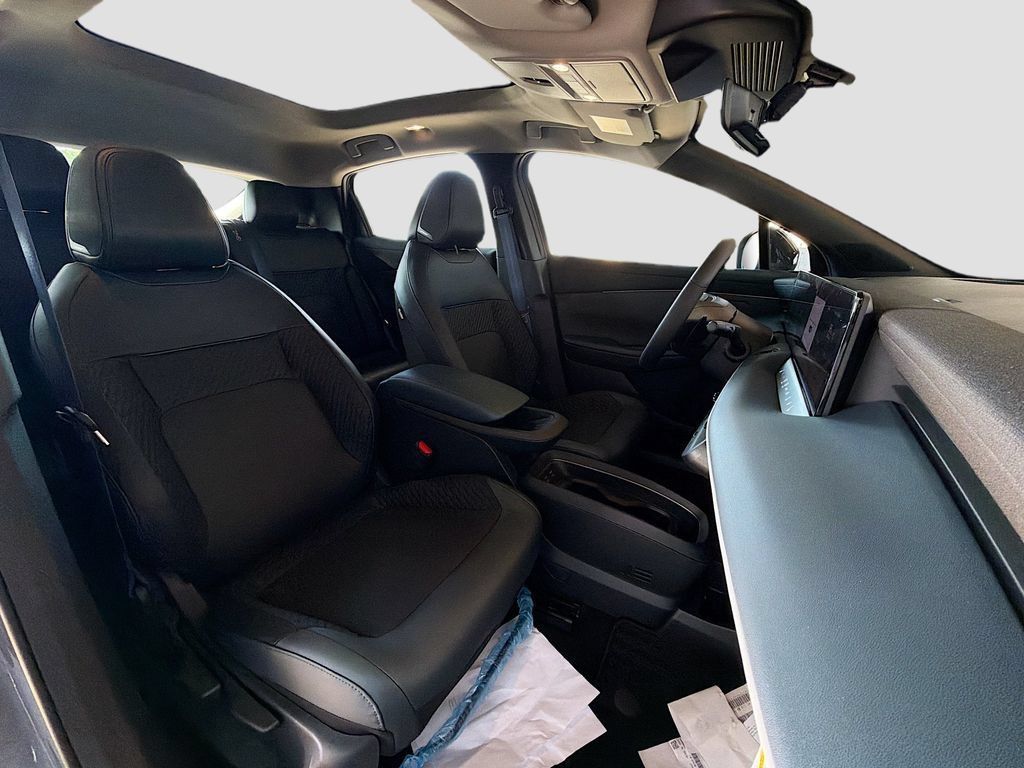 New 2026 Nissan Leaf Platinum+ w/ Cargo Package (Platinum+) FWD image 32