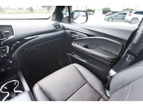 Used 2025 Honda Ridgeline Black Edition image 10