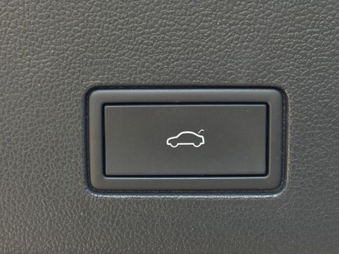 Used 2025 Volkswagen Atlas Cross Sport SE image 20