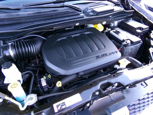 Used 2019 Dodge Grand Caravan SE w/ UConnect Hands-Free Group image 33