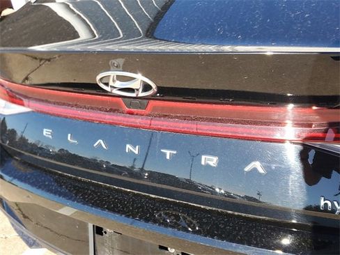 Used 2023 Hyundai Elantra Limited w/ Cargo Package image 10
