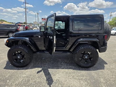 Used 2015 Jeep Wrangler Sahara AWD/4WD image 9