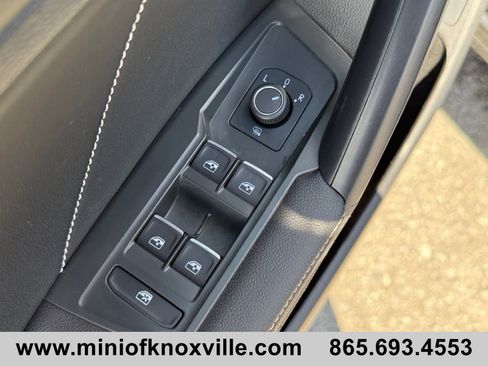 Used 2024 Volkswagen Tiguan SE image 12