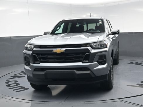 Used 2024 Chevrolet Colorado LT w/ LT Convenience Package II image 5