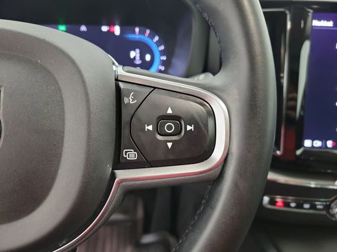 Certified 2025 Volvo XC40 B5 Plus image 25