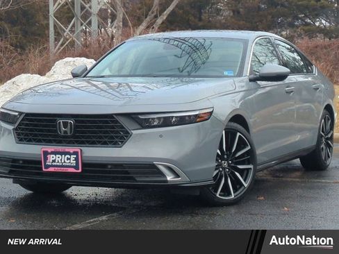 Used 2025 Honda Accord Touring image 1