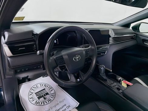 Used 2025 Toyota Camry SE FWD image 10
