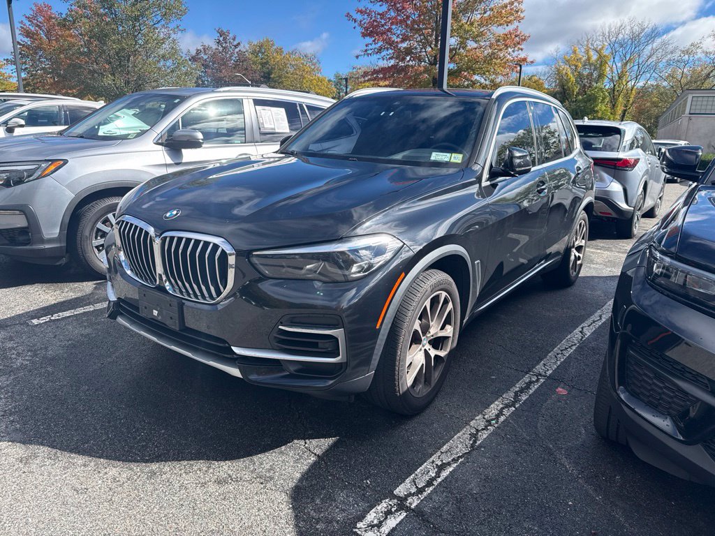 Used 2022 BMW X5 xDrive40i w/ Premium Package AWD/4WD image 3