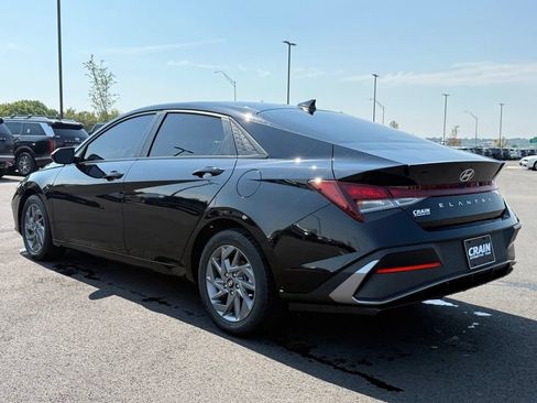 Used 2024 Hyundai Elantra SEL FWD image 7