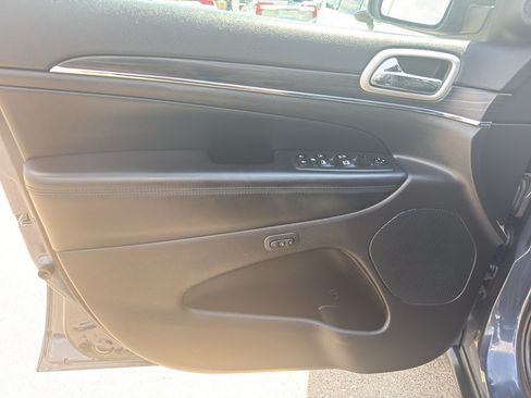 Used 2021 Jeep Grand Cherokee Limited AWD/4WD image 13
