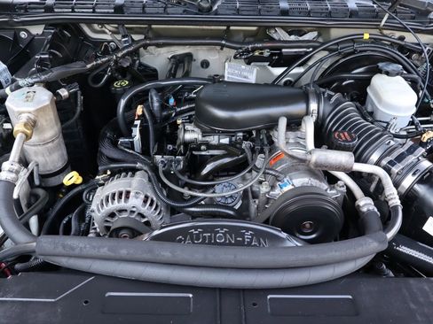 Used 2001 Chevrolet S10 Pickup LS w/ Preferred Equipment Group image 30