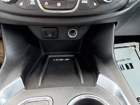 Used 2023 Chevrolet Traverse LT AWD/4WD image 42