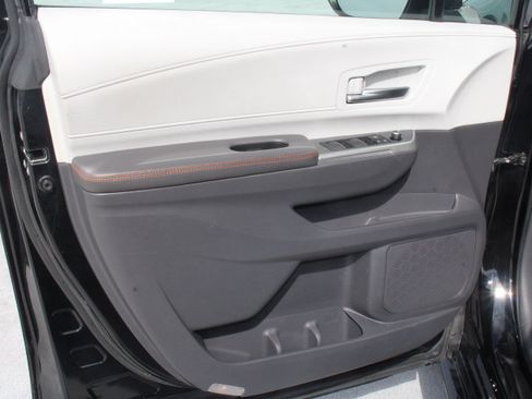 Used 2021 Toyota Sienna XSE w/ XSE Plus Package AWD/4WD image 10