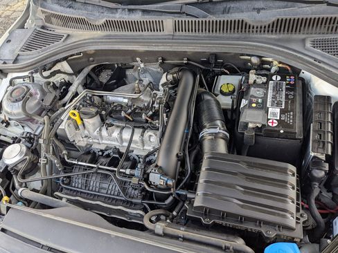 Used 2020 Volkswagen Jetta SE w/ SE Cold Weather Package image 32