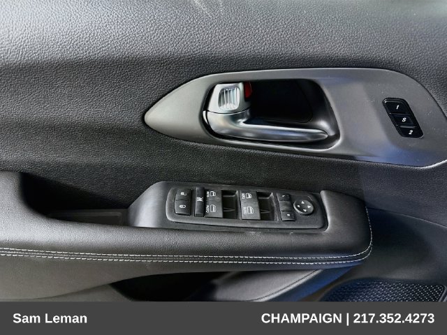 New 2027 Chrysler Pacifica Select FWD image 17