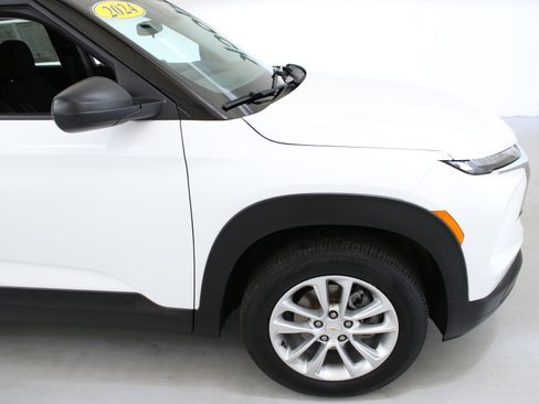 Used 2024 Chevrolet TrailBlazer LS image 11