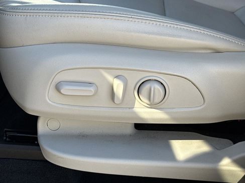 Used 2023 Buick Enclave Essence image 16