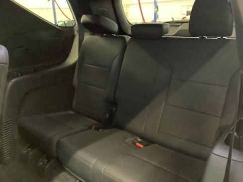 Used 2024 Chevrolet Traverse Z71 AWD/4WD image 13