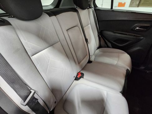 Used 2020 Chevrolet Trax LT image 18