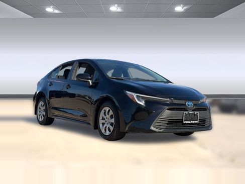Used 2025 Toyota Corolla LE image 7