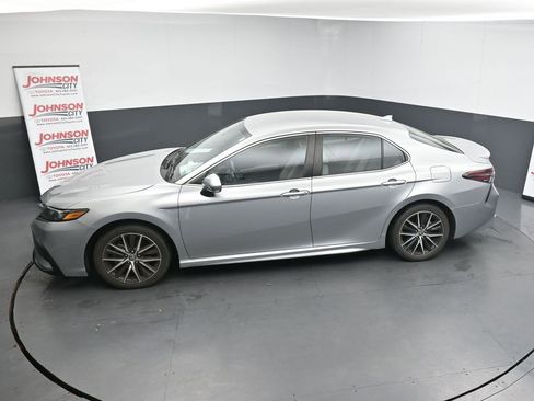 Used 2023 Toyota Camry SE image 13