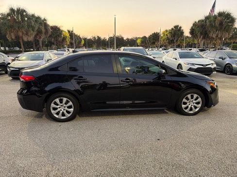 Used 2024 Toyota Corolla LE FWD image 4