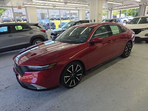 Used 2025 Honda Accord Touring image 2