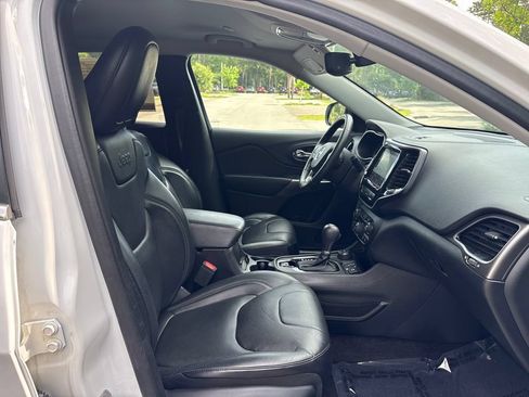 Used 2019 Jeep Cherokee Limited w/ Luxury Group AWD/4WD image 36