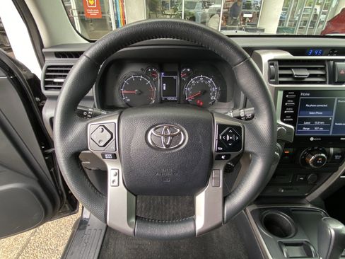 Used 2022 Toyota 4Runner SR5 RWD image 19