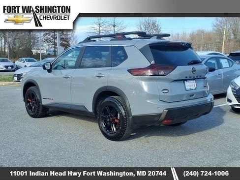 Used 2025 Nissan Rogue SV AWD/4WD image 3