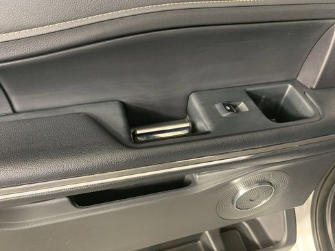 Used 2023 Ford Expedition Max XLT image 30