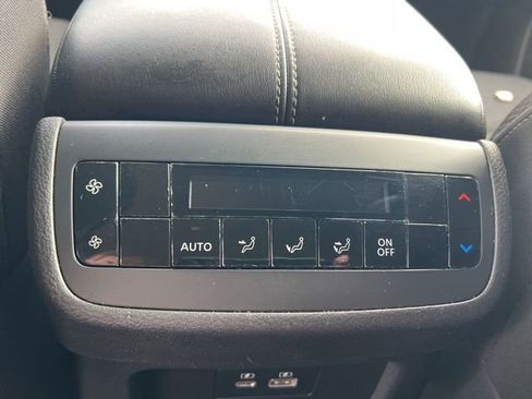 Used 2024 Nissan Pathfinder SV image 32