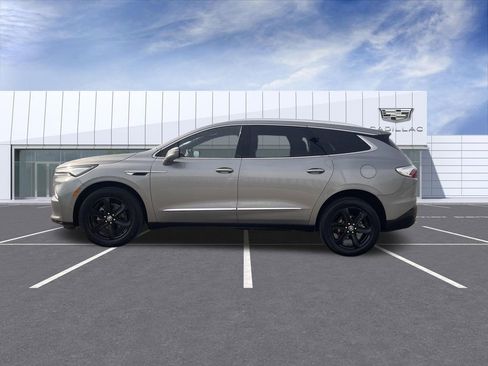 Used 2024 Buick Enclave Essence w/ Experience Buick Package FWD image 5