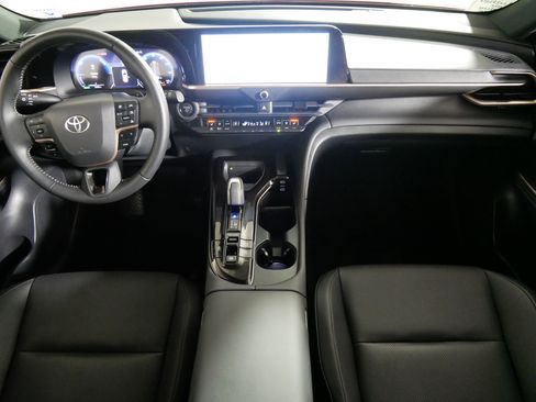 Used 2025 Toyota Crown Signia AWD/4WD image 10